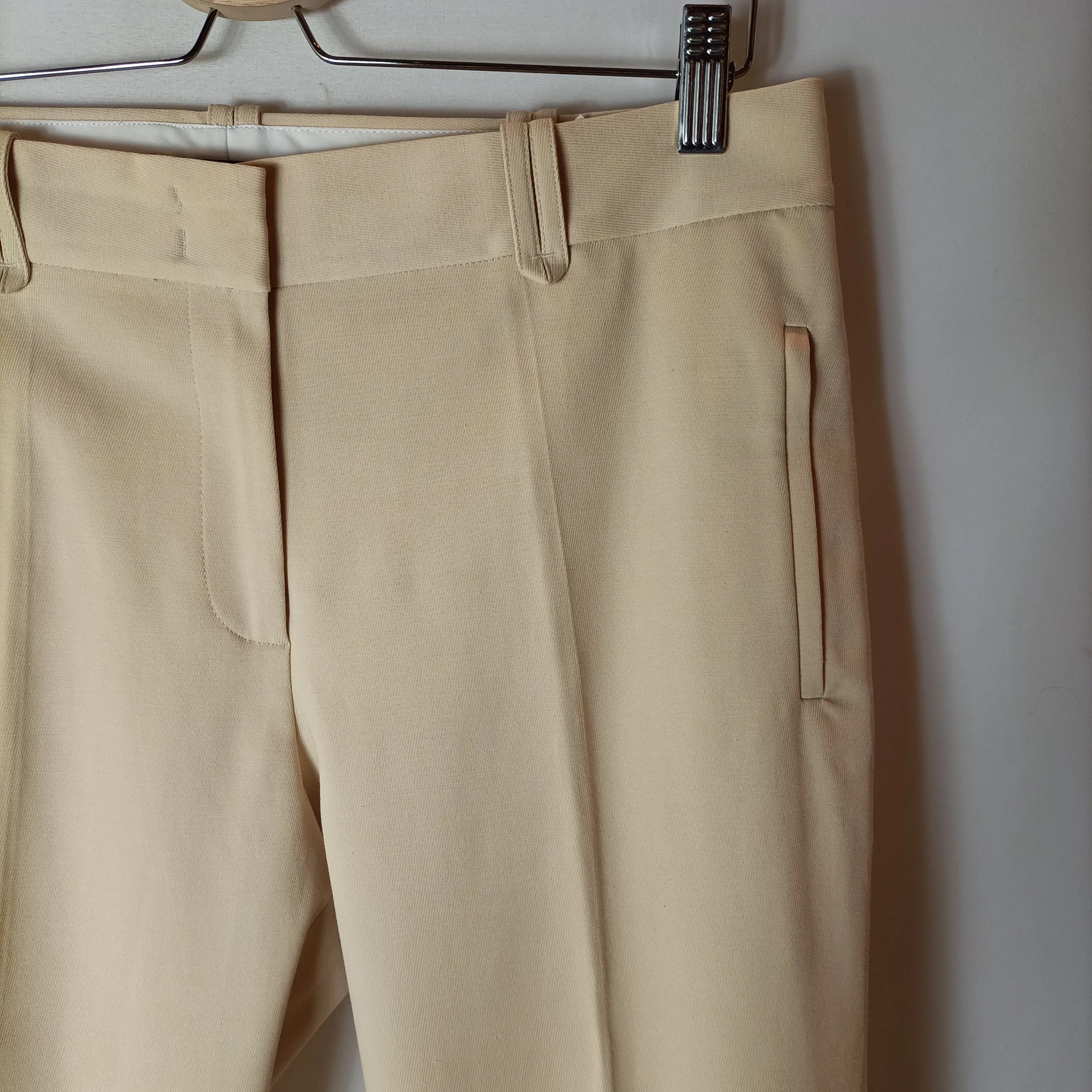 ADOLFO DOMINGUEZ. Pantalón beige pinza. T 40
