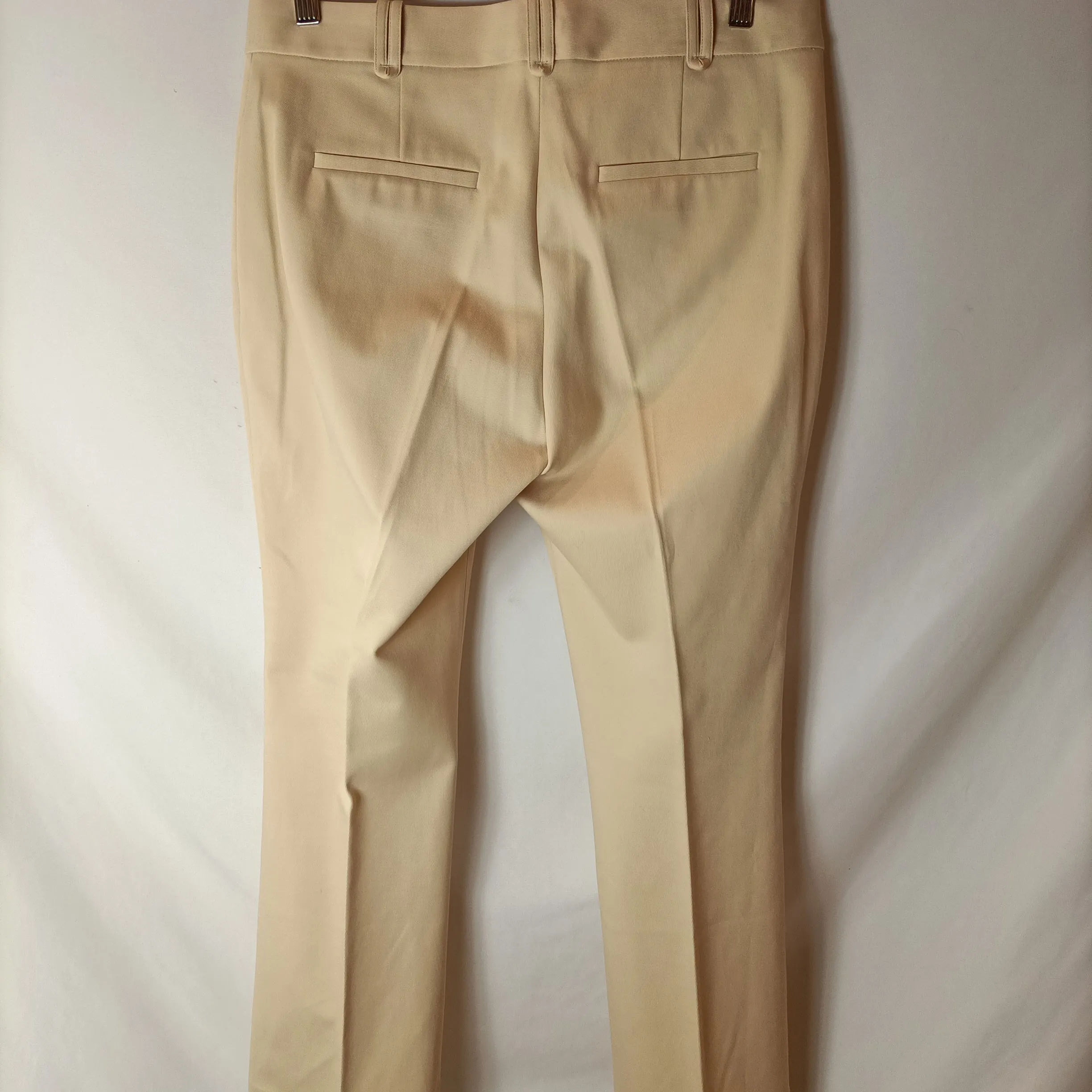 ADOLFO DOMINGUEZ. Pantalón beige pinza. T 40