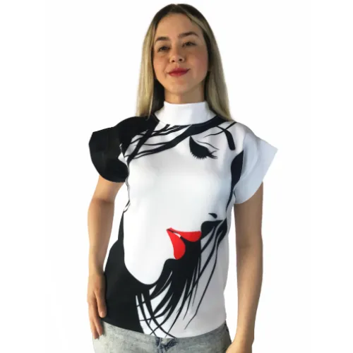 Blusa casual estampada de rostro.