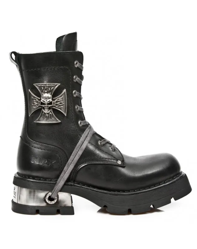 BOTAS DE CUERO NEGRO PARA HOMBRE CON UNA CRUZ CON CALAVERA