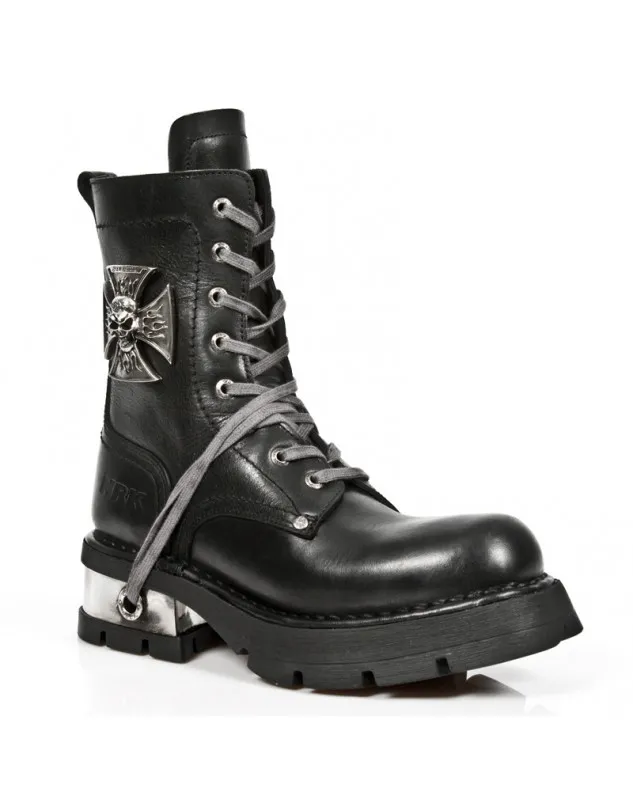 BOTAS DE CUERO NEGRO PARA HOMBRE CON UNA CRUZ CON CALAVERA
