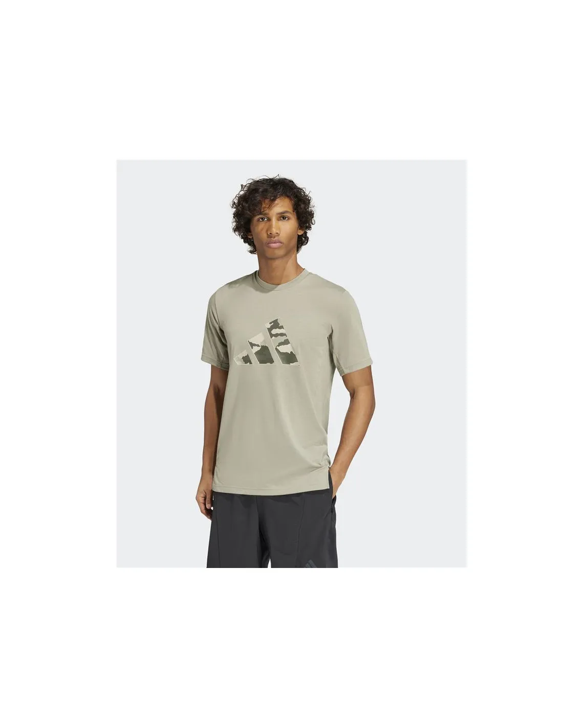 Camiseta de Fitness adidas Train Essentials Camo Graphic Logo Hombre Gris
