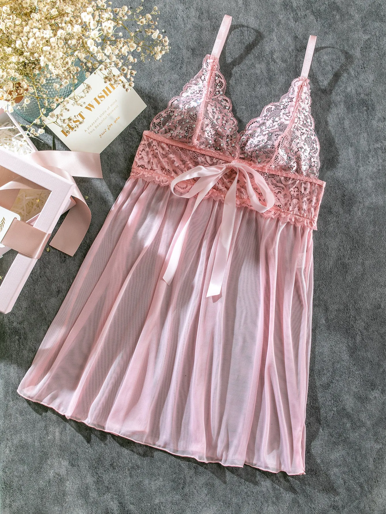 Camisón con ribete de encaje