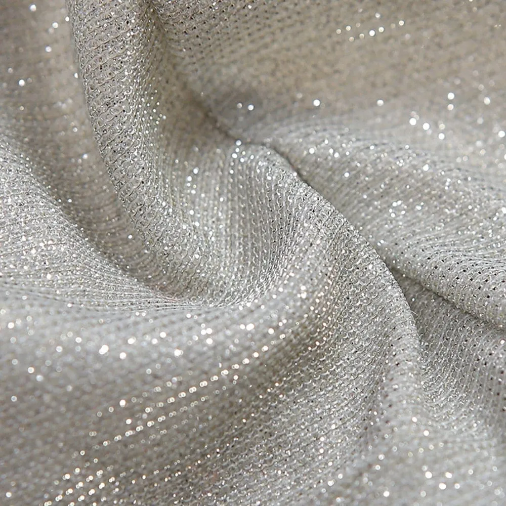 Conjunto de lencería brillante con cadenas
