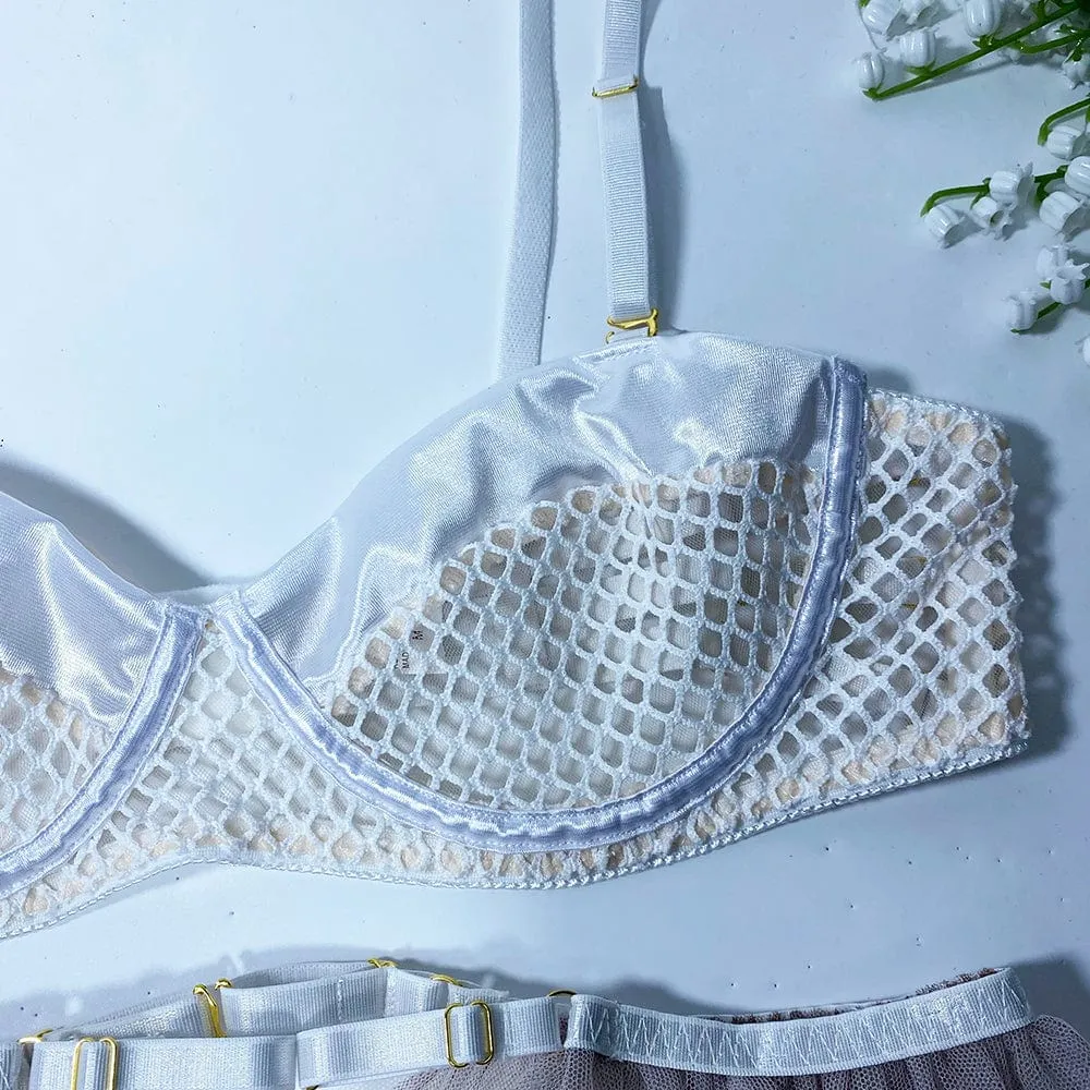 Conjunto de lencería con rejilla y volante