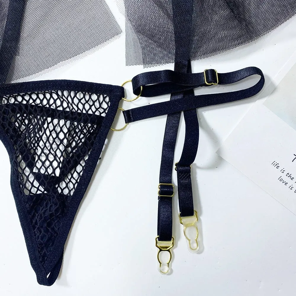 Conjunto de lencería con rejilla y volante