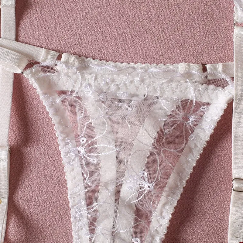 Conjunto de lencería de encaje blanco con volante