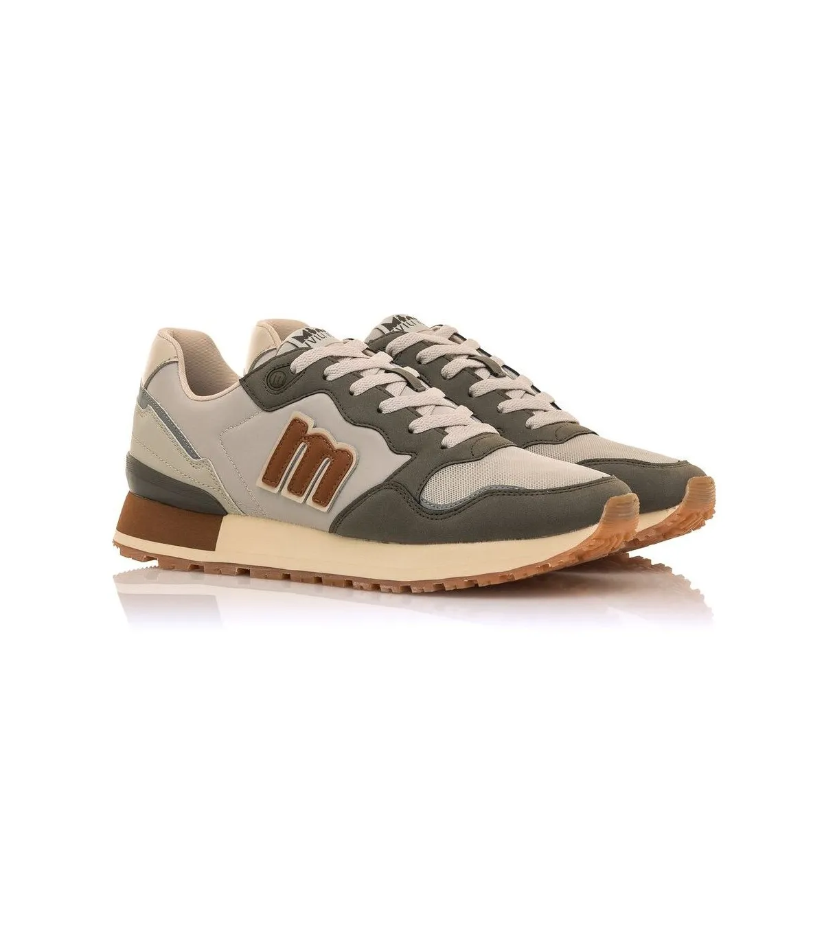 Deportivo hombre gris con cordones
