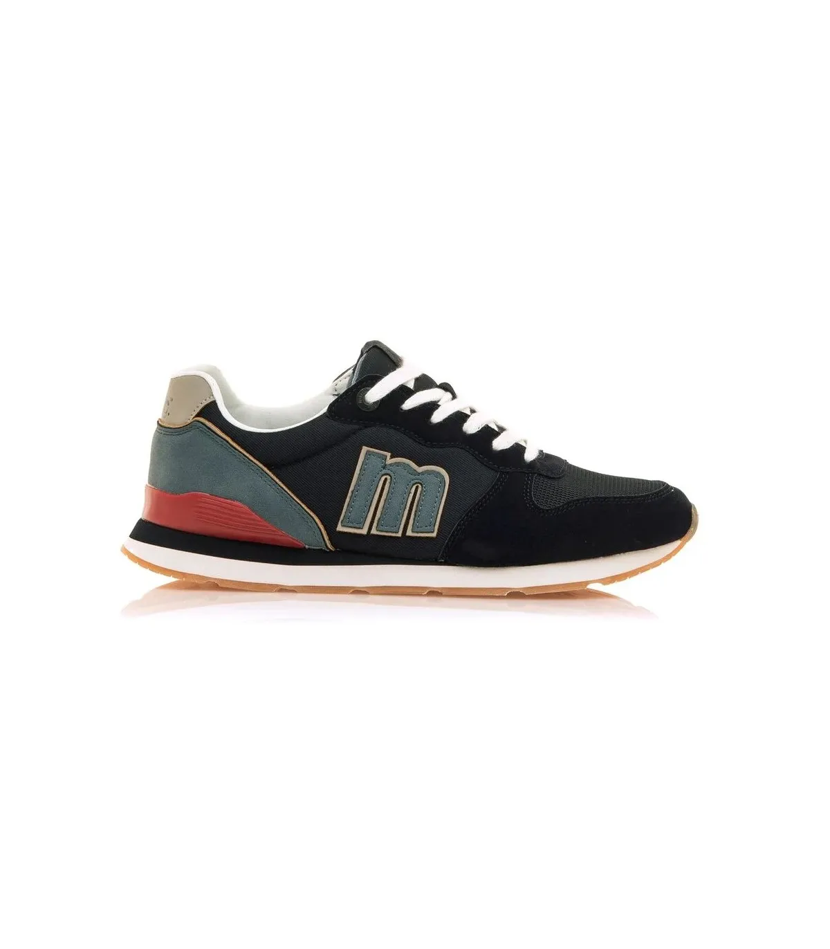 Deportivo hombre marino con cordones
