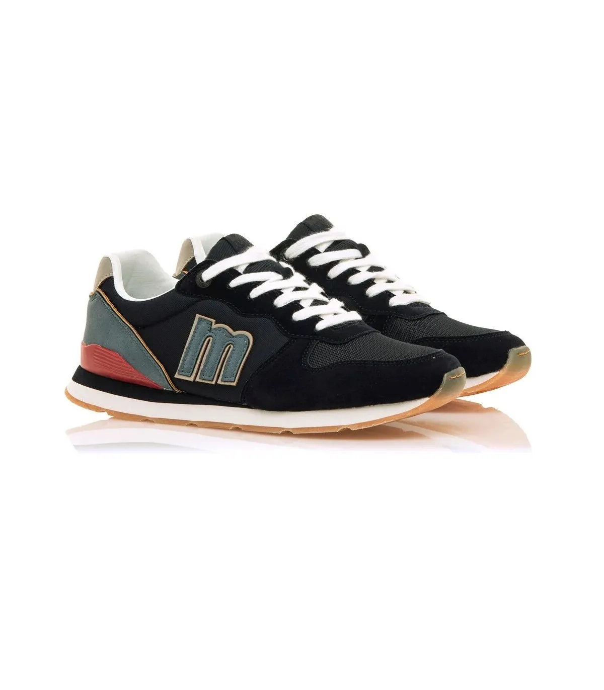 Deportivo hombre marino con cordones