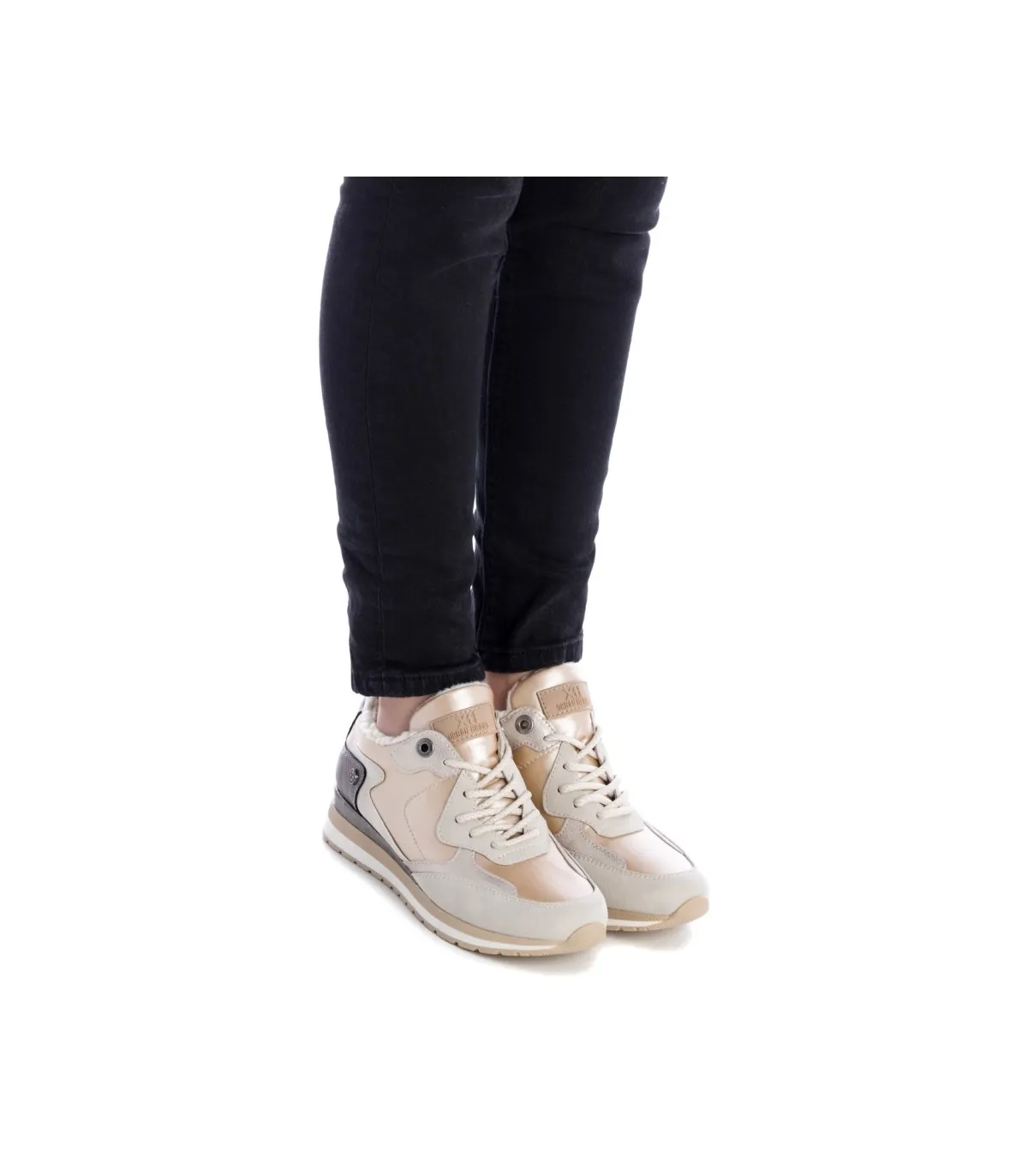 Deportivo para mujer en color hielo