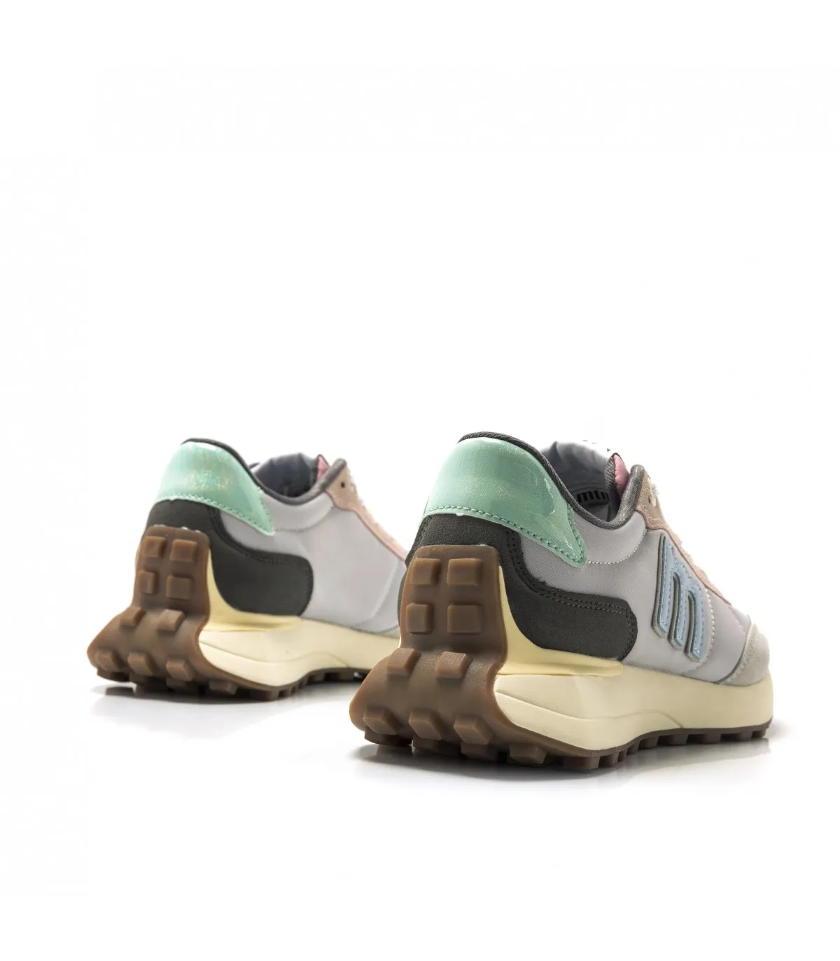 Deportivos color gris para mujer