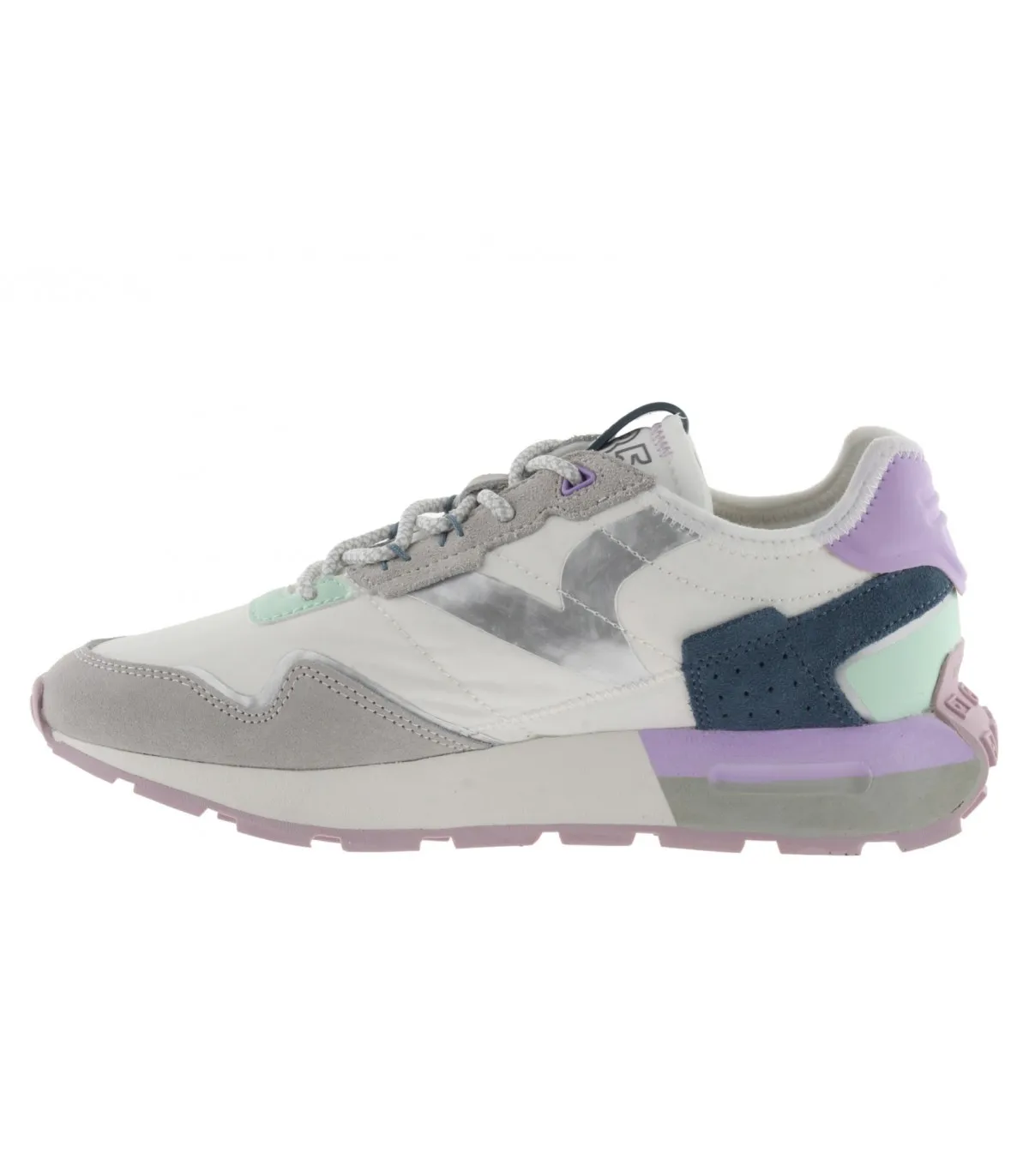 Deportivos de mujer con cordones en blanco