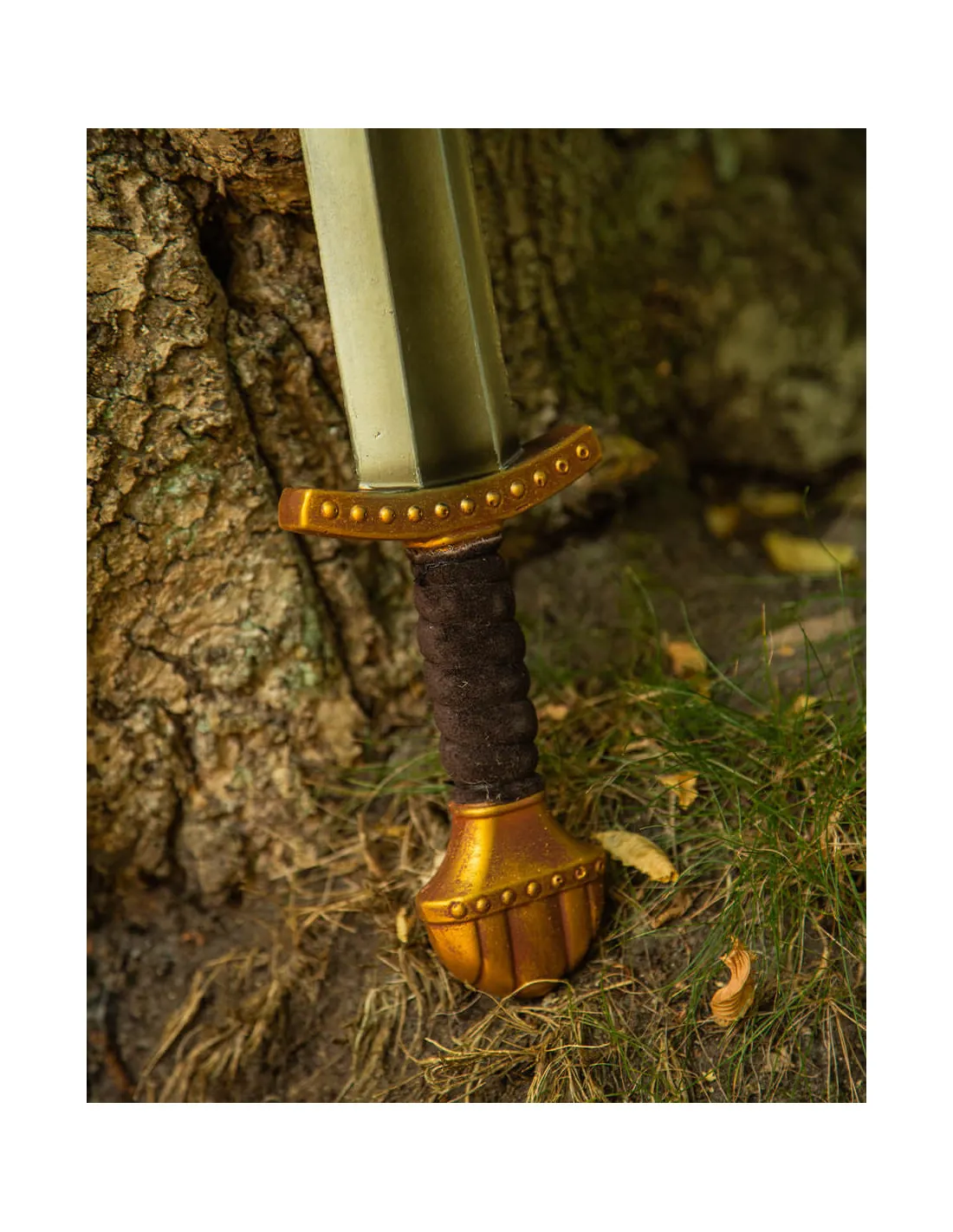 Espada vikinga corta LARP modelo Fidas, acabado dorado