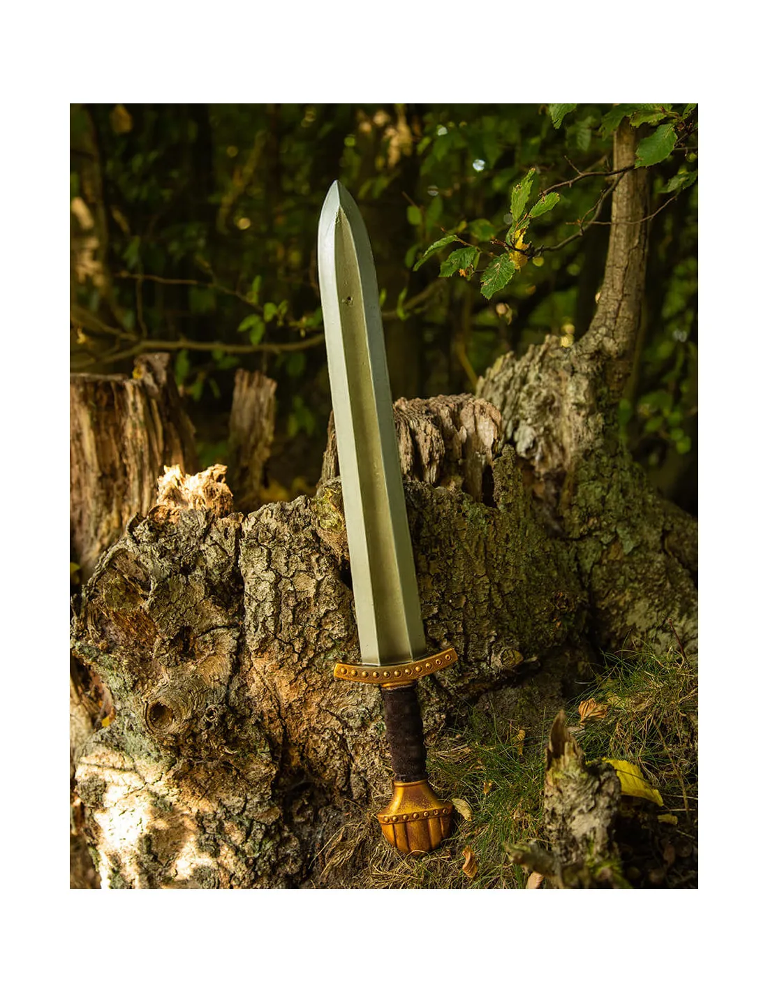 Espada vikinga corta LARP modelo Fidas, acabado dorado