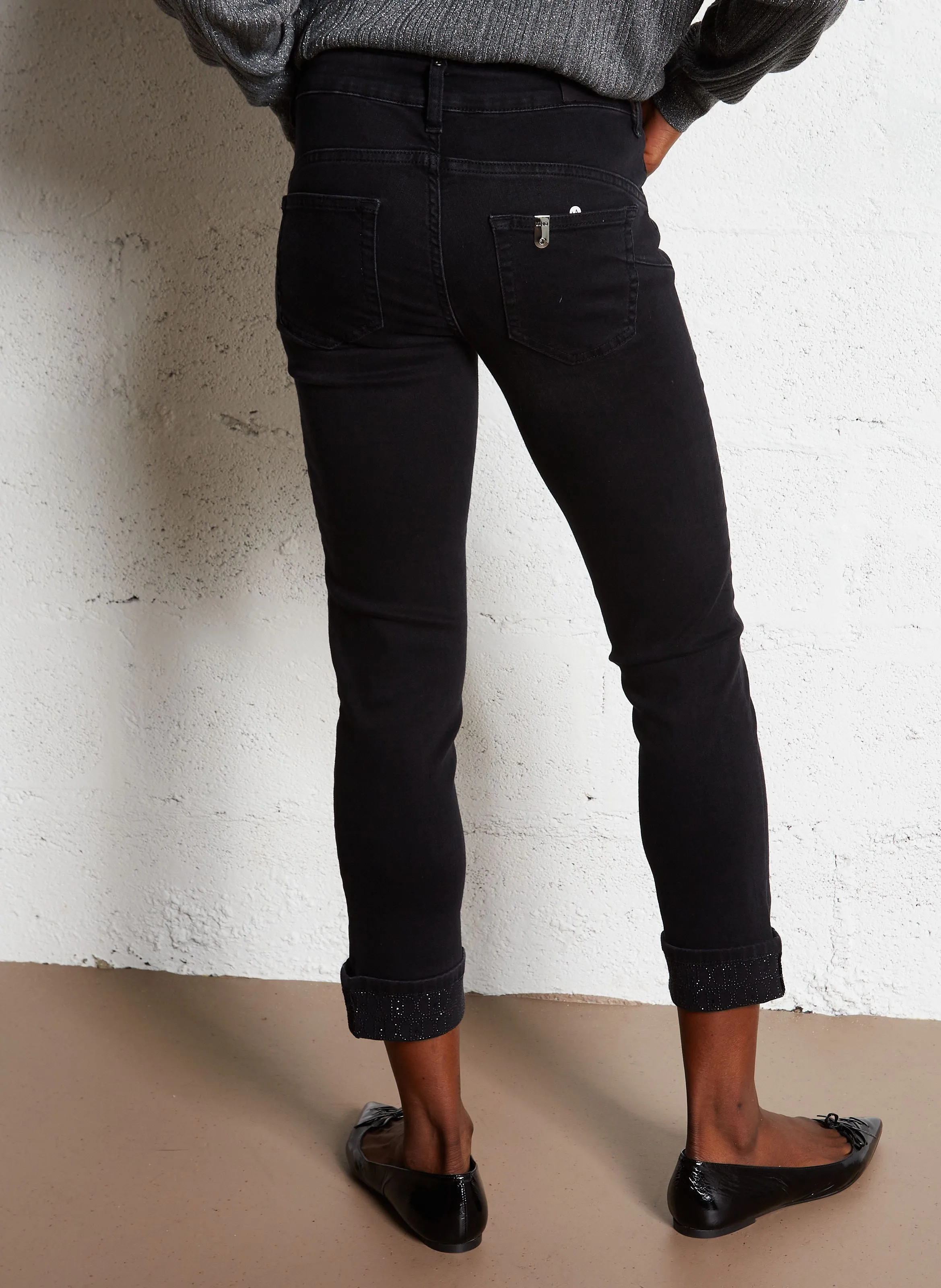 Pantalón capri vaquero en negro