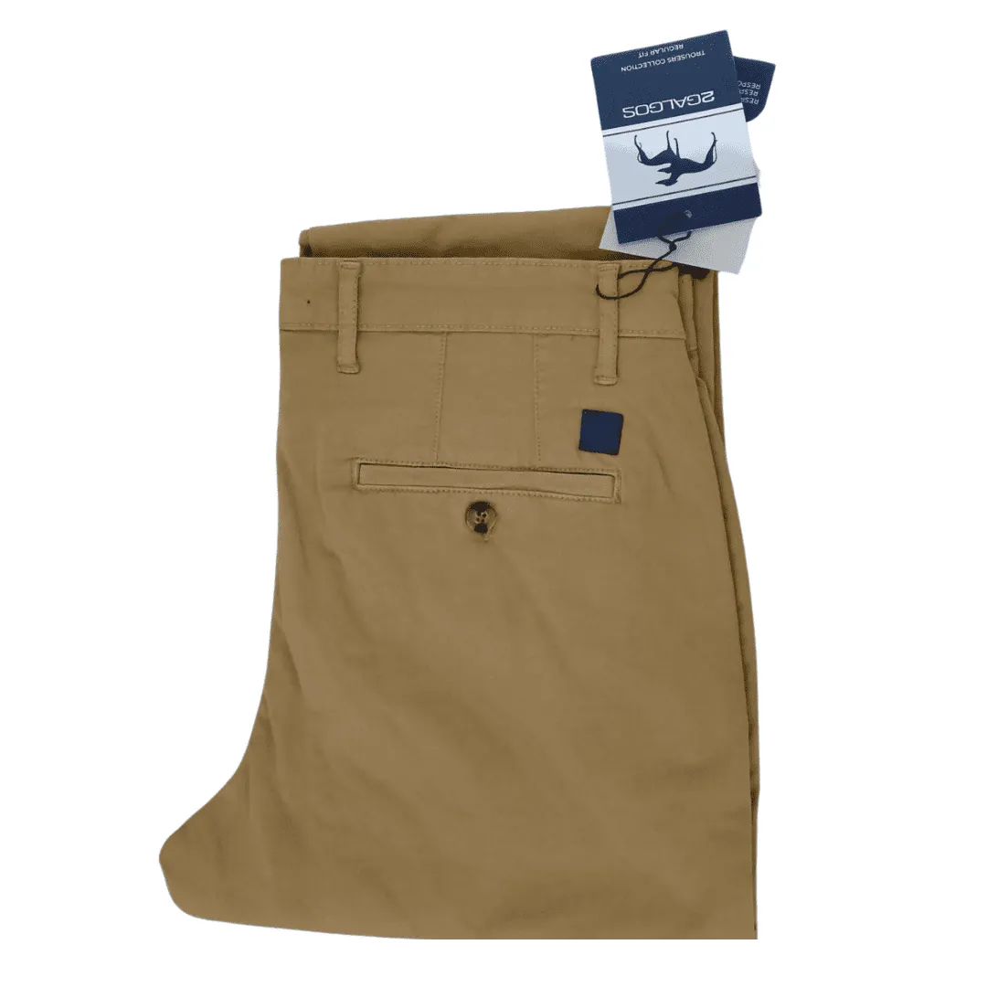 Pantalón chino color tostado