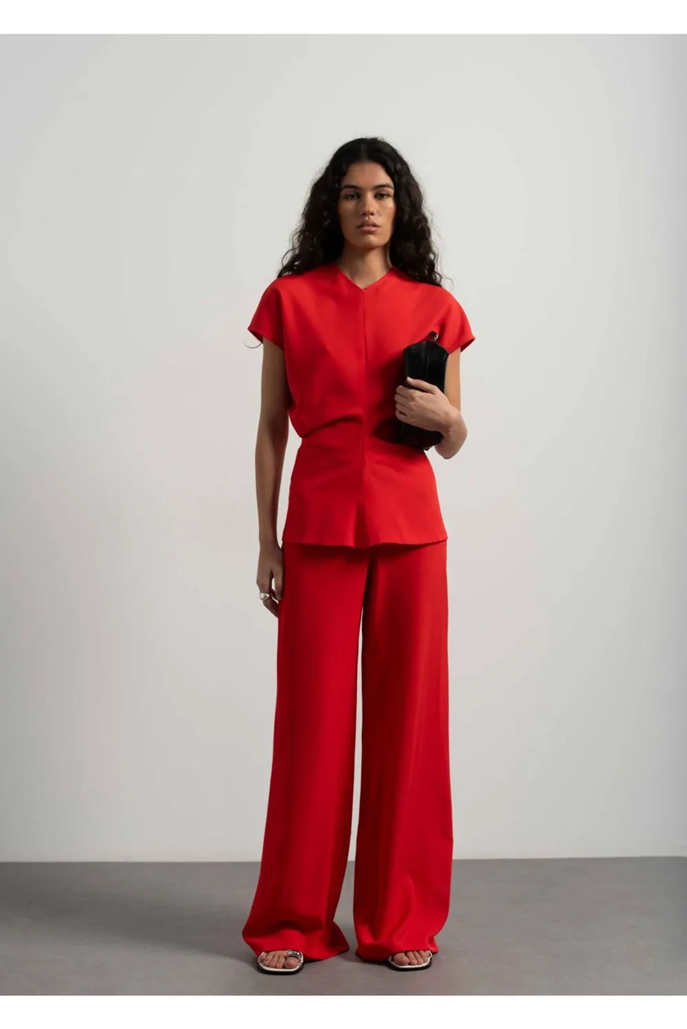 Pantalón palazzo de color rojo para mujer de Emarola & Co diseño Made in Spain
