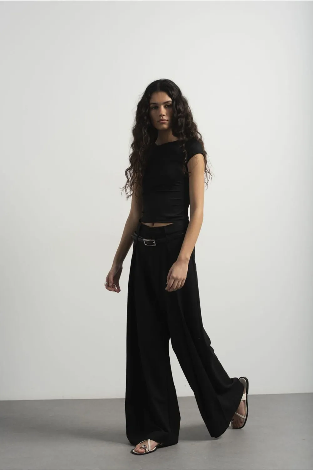 Pantalón pinzas de color negro, pantalones de vestir elegantes para mujer de Emarola & Co