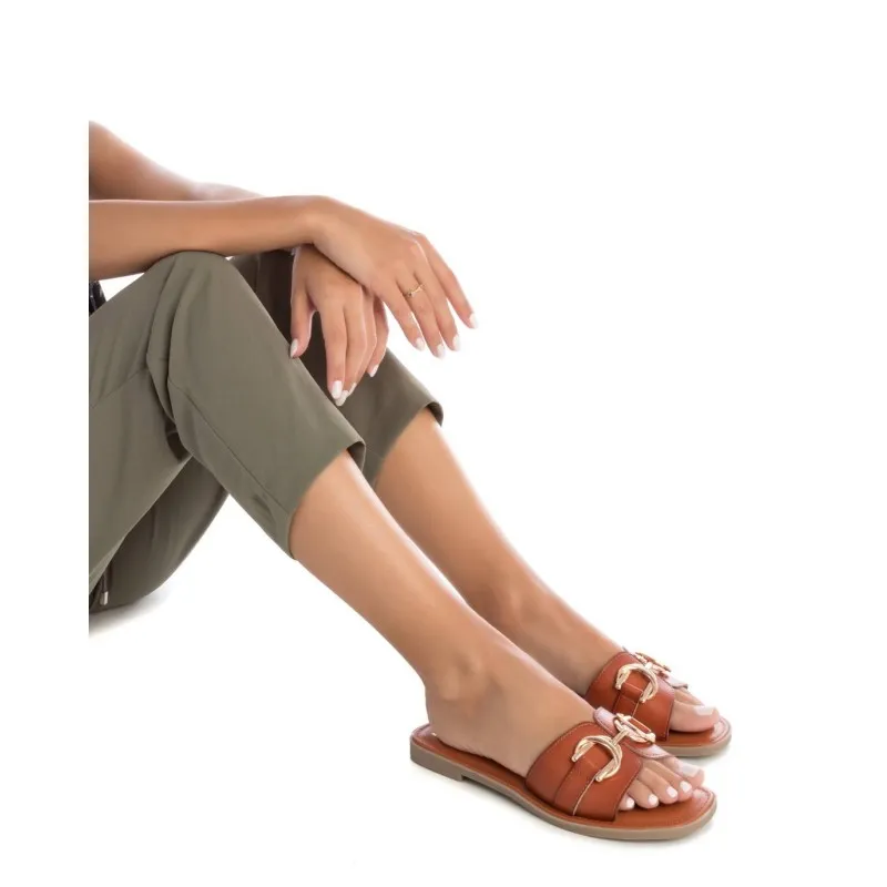 Sandalia de mujer XTI 142588 Camel