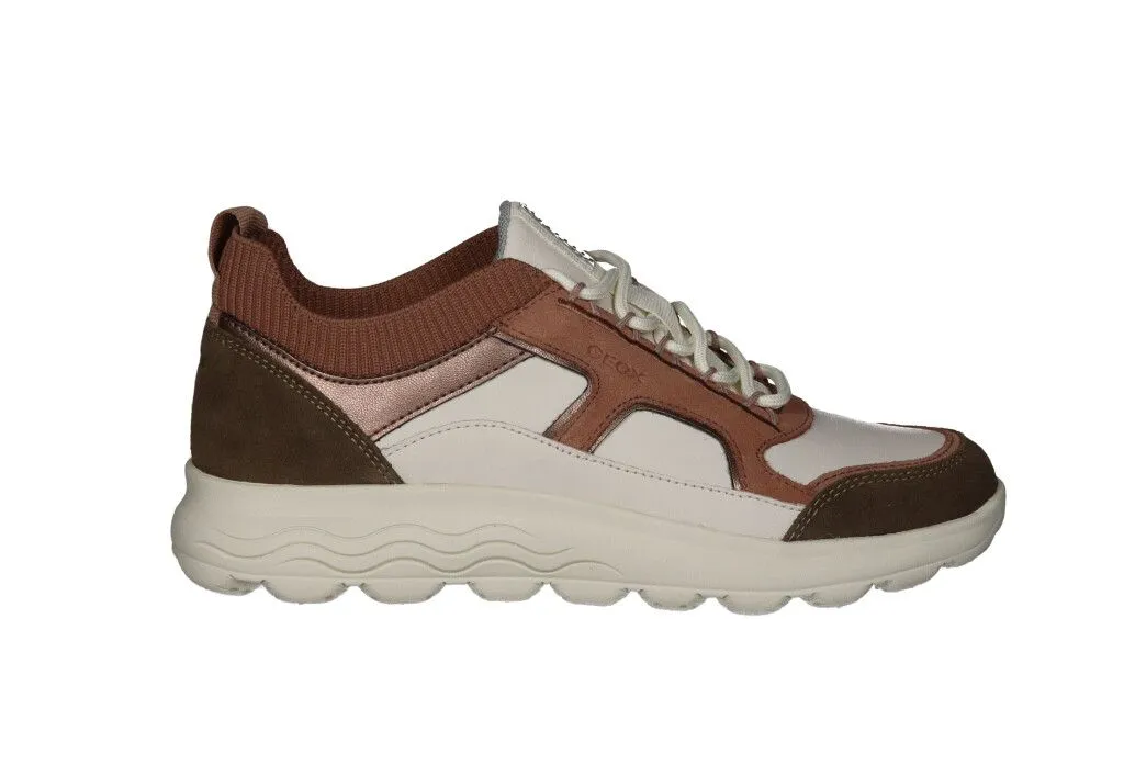 Sneaker Piel Blanco Punta y Talon Nobuck Taupe Cuello Rosa