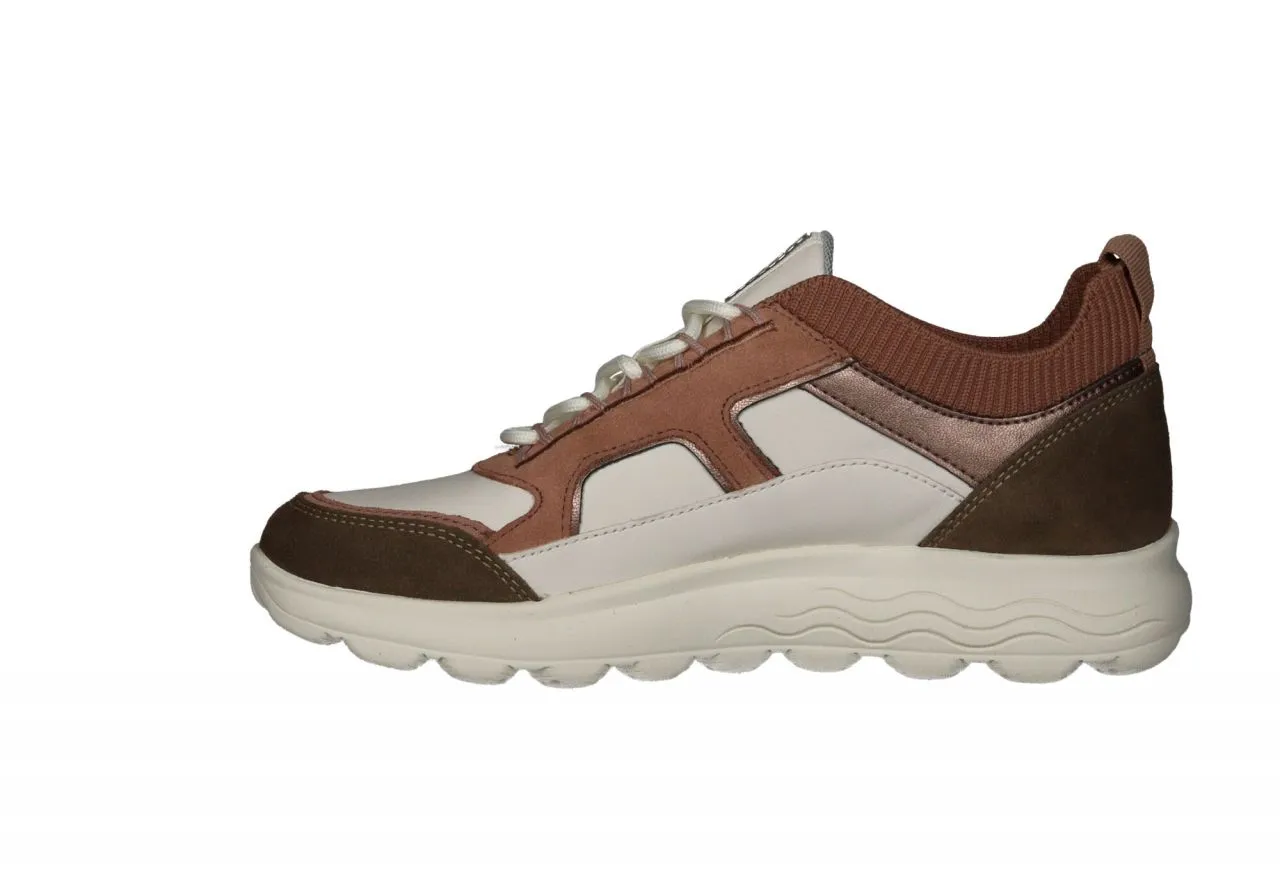 Sneaker Piel Blanco Punta y Talon Nobuck Taupe Cuello Rosa