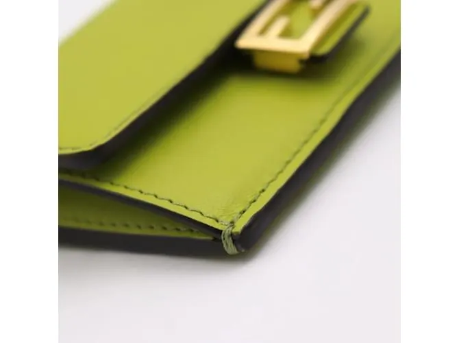 Tarjetero Fendi Baguette Verde 