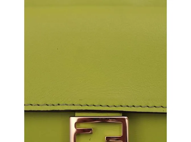 Tarjetero Fendi Baguette Verde 
