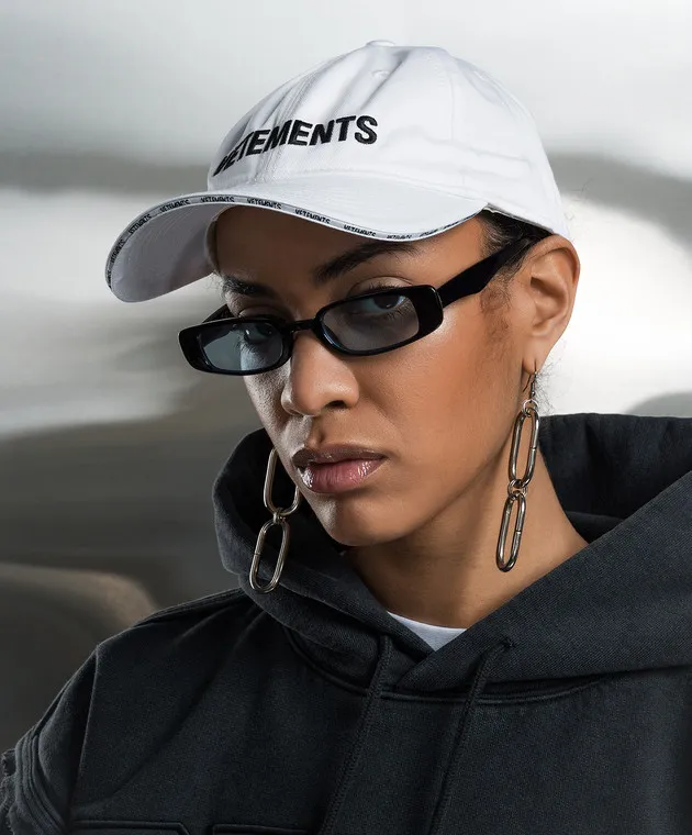 Vetements White cap with logo embroidery