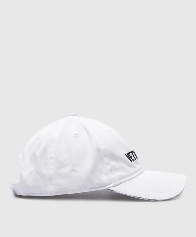 Vetements White cap with logo embroidery