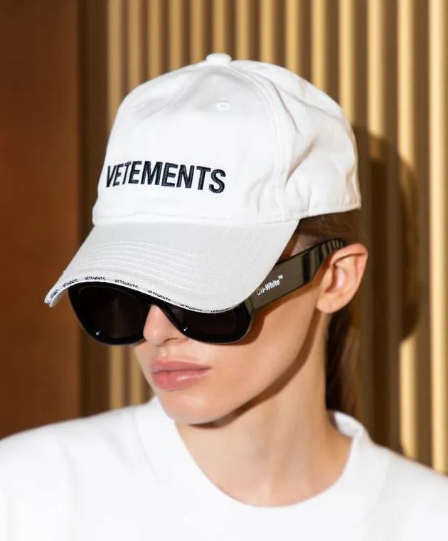 Vetements White cap with logo embroidery