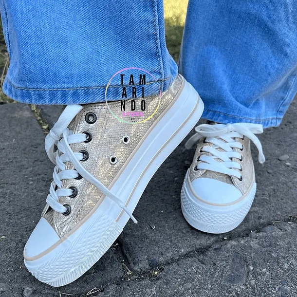 Zapatillas eco cuero dorado J01
