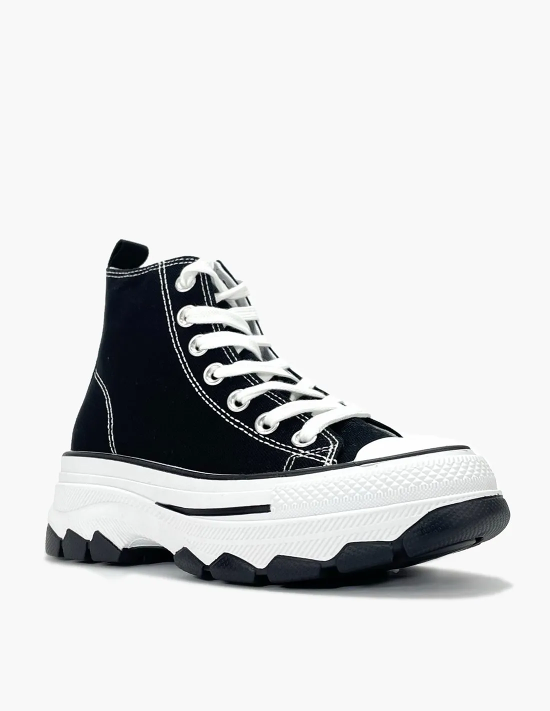 Zapatillas negras abotinadas